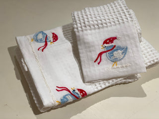 VOGEL MIT SCHAL - BESTICKTES HANDTUCH